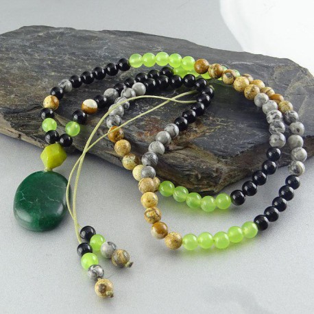 گردنبند زیبای سنگهای طبیعی