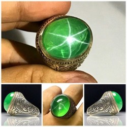 انگشتر یاقوت سبز ستاره ای